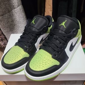 Air Jordan 1 Low Snakeskin